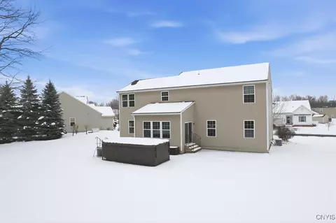 4473 Millstream Dr, Clay, NY 13041 photo 3