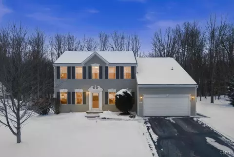 4473 Millstream Dr, Clay, NY 13041 photo 4