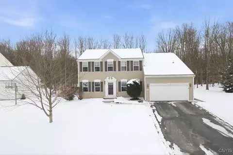 4473 Millstream Dr, Clay, NY 13041