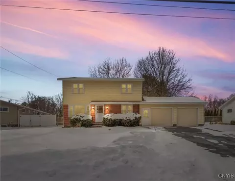 7297 Greenbriar Rd, Syracuse, NY 13212