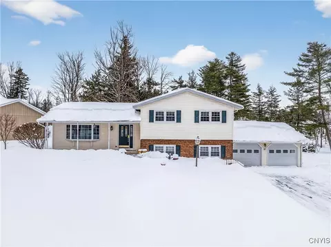 27 Chateau Dr, Whitestown, NY 13492