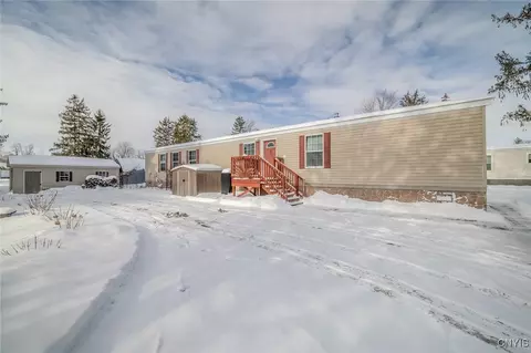 21 Jetty Dr, Mentz, NY 13140
