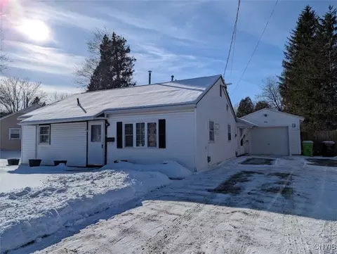 6 Elmhurst Dr, New Hartford, NY 13413