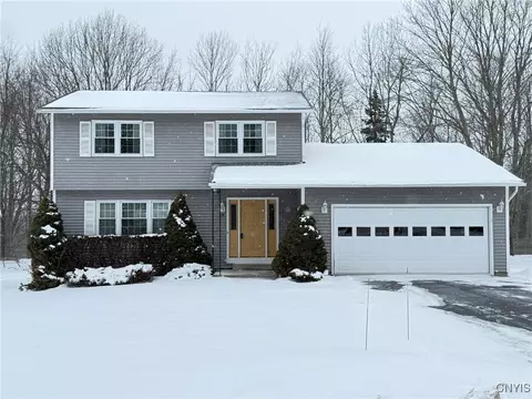 35 Nestle Dr, Oswego, NY 13126