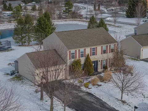 5771 Eclipse Dr, Onondaga, NY 13078