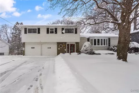 304 Colony Park Dr, Salina, NY 13088