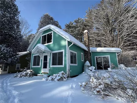 924 Taylor Grove Rd, Madison, NY 13346