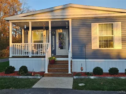 132 Oakleaf Dr, Brutus, NY 13166