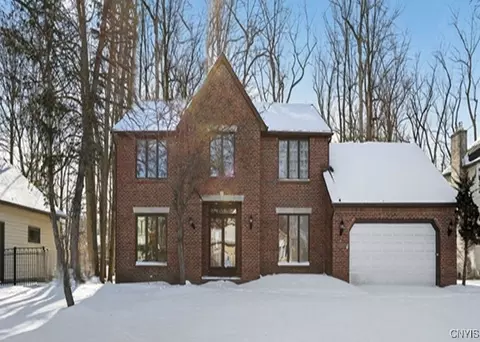 39 Chicory Ln, East Amherst, NY 14051