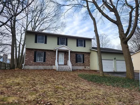 18 Winding Way, Oswego, NY 13126