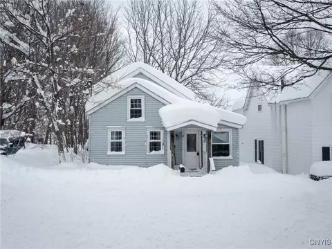 9 Varick St, Oswego, NY 13126