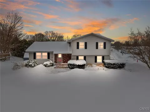 4250 Forestbrook Dr, Clay, NY 13090