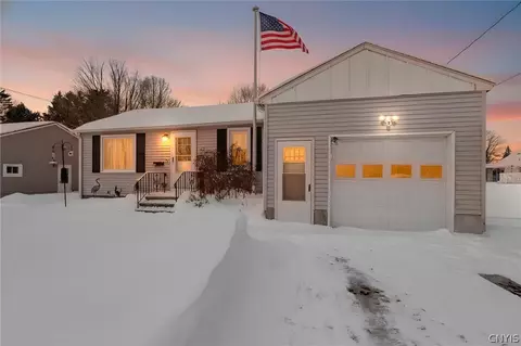 100 Clarence Dr, Syracuse, NY 13212