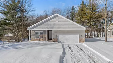 4631 Pauli Dr, Manlius, NY 13104