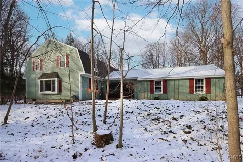 108 Woodberry Ln, Fayetteville, NY 13066