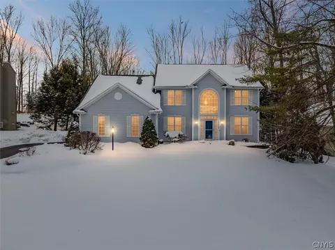 8217 Royal Scarlet Dr, Lysander, NY 13027