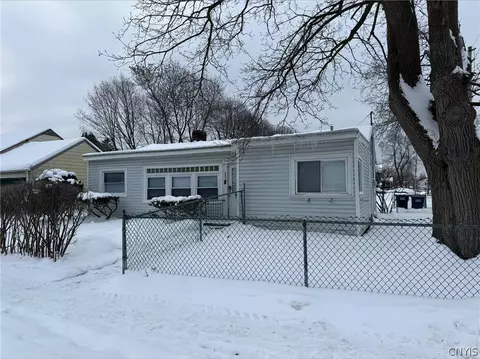 721 Ballantyne Rd, Syracuse, NY 13207