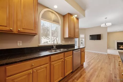 Kitchen - 5103 Hardstone Rd, Jamesville, NY 13078 photo 3 of 4