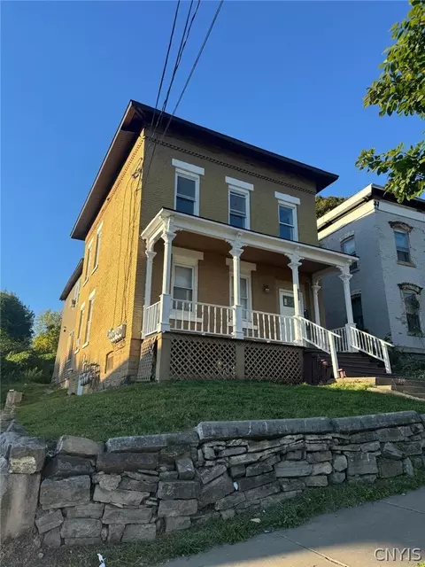 635 E Willow St, Syracuse, NY 13203