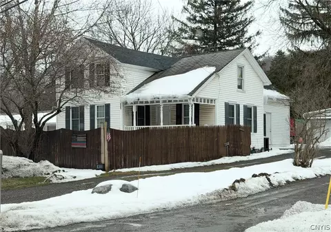 4650 Howlett Hill Rd, Marcellus, NY 13108