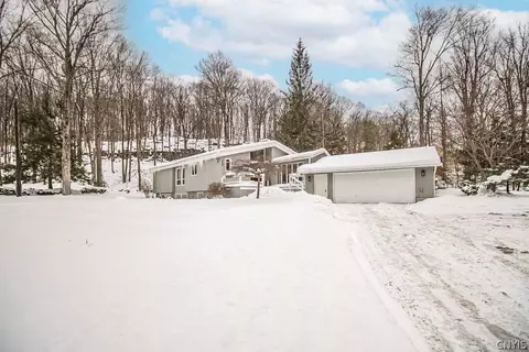 4443 Watervale Rd, Manlius, NY 13104
