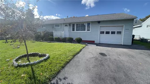 309 Swansea Ave, Salina, NY 13206