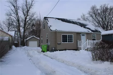 203 Brookline Rd, Salina, NY 13208