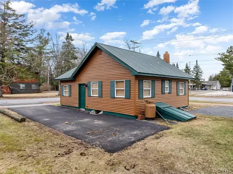 121 River St, Webb, NY 13420