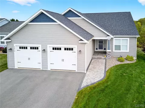 3879 Hallston Dr, Liverpool, NY 13090