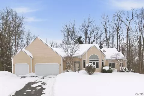 3329 Misty Cove Cir, Lysander, NY 13027