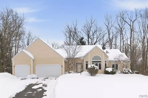 3329 Misty Cove Cir, Lysander, NY 13027
