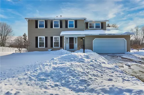 8128 Balsamwood Ln, Liverpool, NY 13090