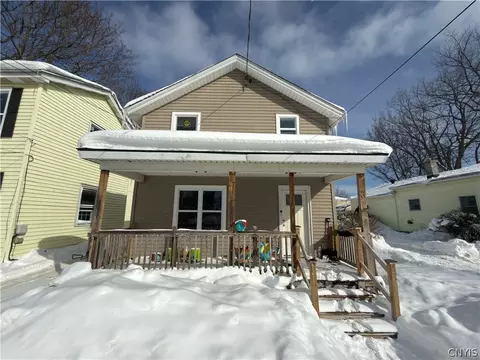 9 SW 9th St, Oswego, NY 13126