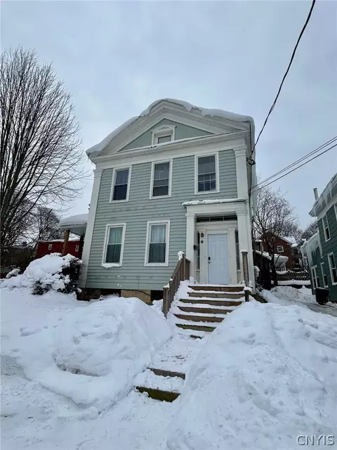 28 W 4th St, Oswego, NY 13126