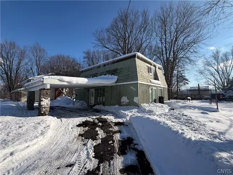 8898 Deluxe Pkwy, Cicero, NY 13039