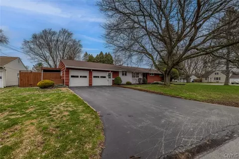 100 Augusta Dr, Syracuse, NY 13212