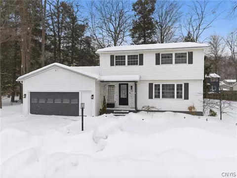 118 Whiskwood Ln, Minoa, NY 13116