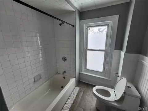 Bath - 509 Turtle St, Syracuse, NY 13208 photo 2 of 3