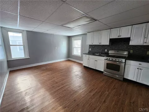 Living - 509 Turtle St, Syracuse, NY 13208 photo 1 of 6