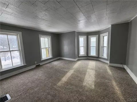 Living - 509 Turtle St, Syracuse, NY 13208 photo 2 of 6