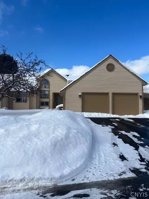303 White Heron Cir, Fayetteville, NY 13066