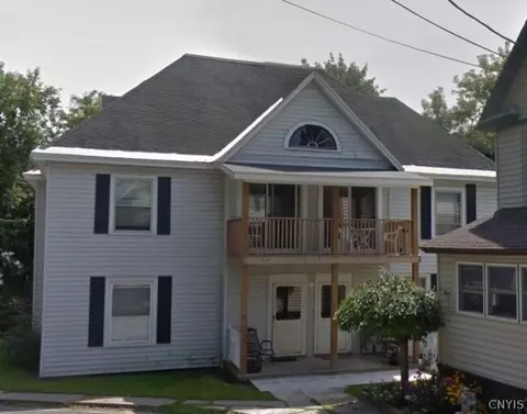 12 Genesee Pl, Auburn, NY 13021