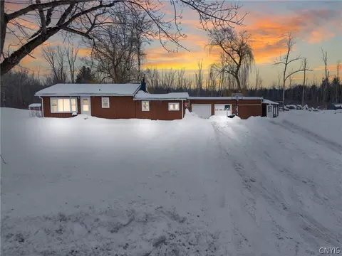 9576 Black Creek Rd, Brewerton, NY 13029