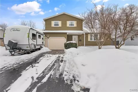 4857 Driftwood Dr, Salina, NY 13088