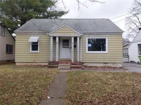 120 Hoover Dr, Onondaga, NY 13205