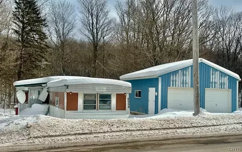 8008 Broadway Rd, Wolcott, NY 14590