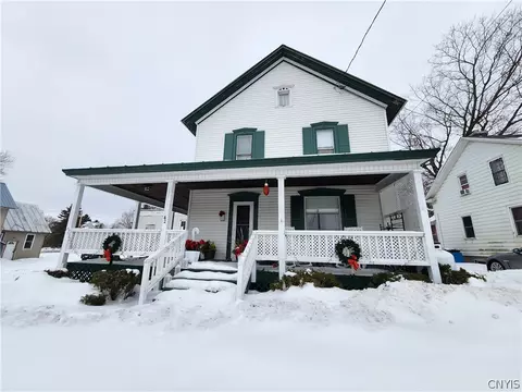 42 S Main St, Hammond, NY 13646