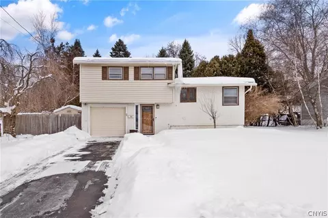 110 Longwood Dr, Salina, NY 13088