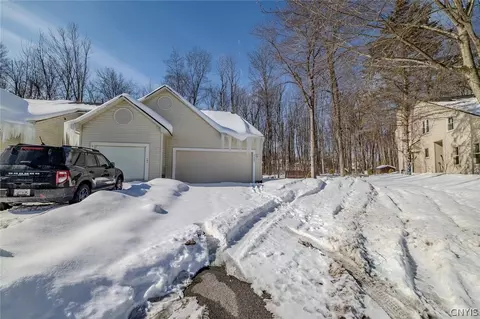 4225 Anguilla Dr, Liverpool, NY 13090