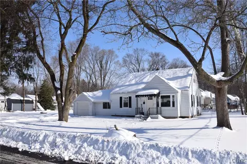51 Homeland Rd, Syracuse, NY 13212